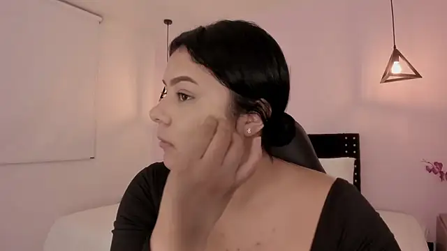 Snapshot of Oriana_Guzman chatting on 09/30/25, 12:59 Oriana Guzman online show from 09/30/25, 12:59