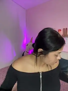 Snapshot of Oriana_Guzman chatting on 11/09/25, 01:04 Oriana Guzman online show from 11/09/25, 01:04