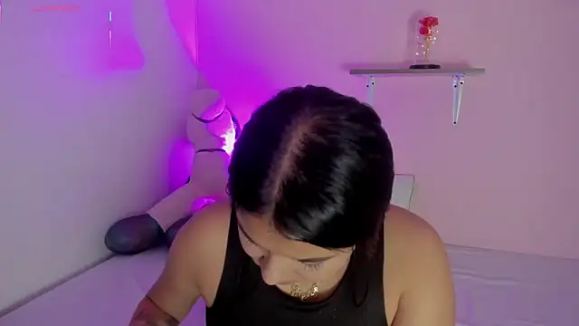 Snapshot of Oriana_Guzman chatting on 11/11/25, 11:27 Oriana Guzman online show from 11/11/25, 11:27