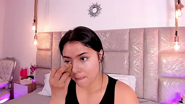 Oriana Guzman online show from 06/12/26, 06:23
