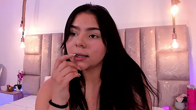 Oriana Guzman online show from 06/25/26, 05:12