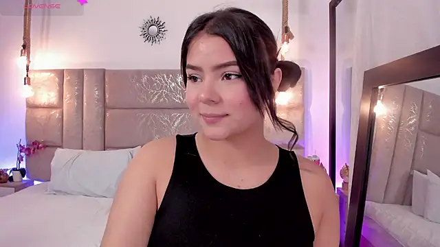 Oriana Guzman online show from 07/17/26, 11:42