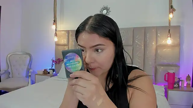 Oriana Guzman online show from 07/19/26, 11:08