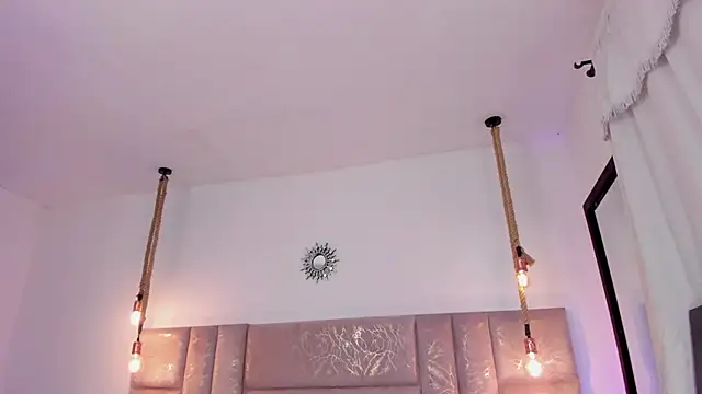 Oriana Guzman online show from 07/25/26, 12:20
