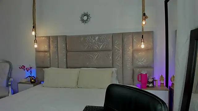 Oriana Guzman online show from 07/26/26, 10:38