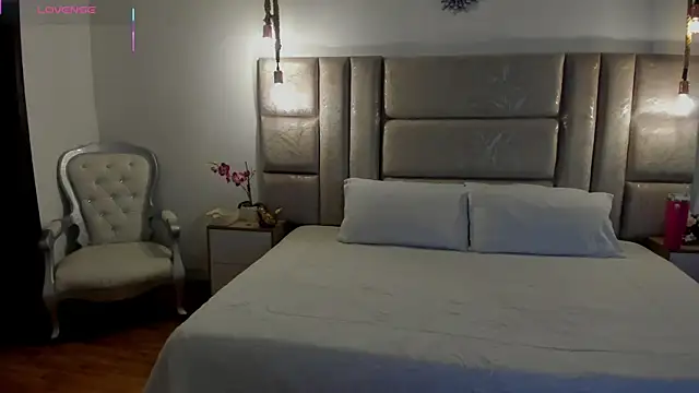 Oriana Guzman online show from 07/29/26, 11:03