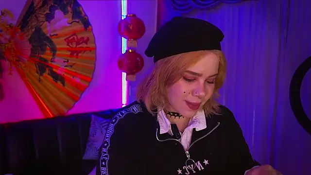 albaismynameX online show from 10/25/25, 12:23