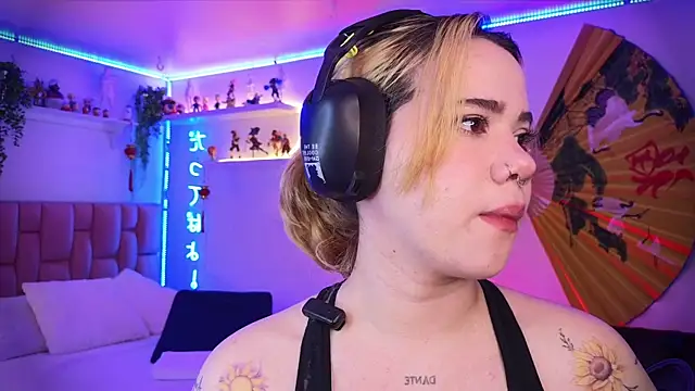 albaismynameX online show from 12/16/25, 12:21