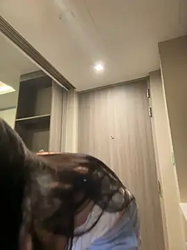 Snapshot of Aiko_Yumi chatting on 12/20/24, 06:45 Aiko Yumi online show from 12/20/24, 06:45