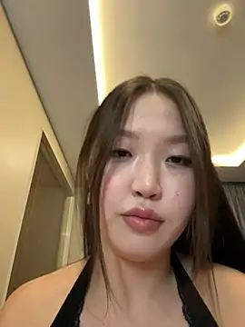 Snapshot of Aiko_Yumi chatting on 01/03/25, 05:31 Aiko Yumi online show from 01/03/25, 05:31