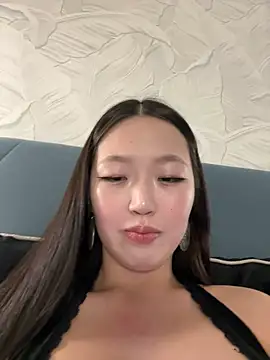 Snapshot of Aiko_Yumi chatting on 02/05/25, 07:42 Aiko Yumi online show from 02/05/25, 07:42