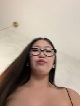 Snapshot of Aiko_Yumi chatting on 02/25/25, 04:21 Aiko Yumi online show from 02/25/25, 04:21