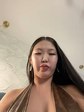 Snapshot of Aiko_Yumi chatting on 03/09/25, 02:54 Aiko Yumi online show from 03/09/25, 02:54