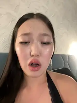 Snapshot of Aiko_Yumi chatting on 03/09/25, 07:05 Aiko Yumi online show from 03/09/25, 07:05