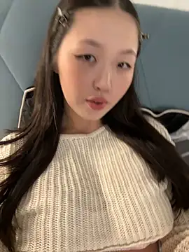 Snapshot of Aiko_Yumi chatting on 09/28/25, 09:20 Aiko Yumi online show from 09/28/25, 09:20