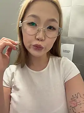 Aiko Yumi online show from 03/14/26, 04:23