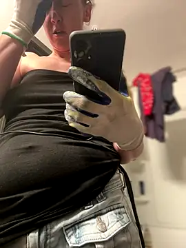 Snapshot of SexyB214 chatting on 10/26/25, 07:53 SexyB214 online show from 10/26/25, 07:53