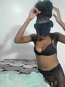 Snapshot of EbonyTaste chatting on 12/19/24, 08:02 EbonyTaste online show from 12/19/24, 08:02