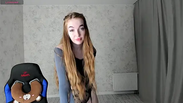 Snapshot of LissaCain chatting on 12/03/24, 02:25 LissaCain online show from 12/03/24, 02:25