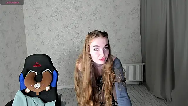 Snapshot of LissaCain chatting on 12/04/24, 03:48 LissaCain online show from 12/04/24, 03:48