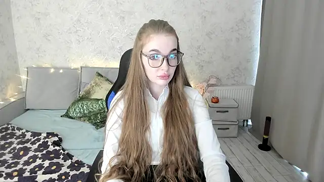 Snapshot of LissaCain chatting on 11/06/25, 05:52 LissaCain online show from 11/06/25, 05:52