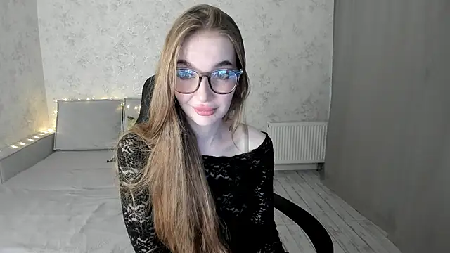 Snapshot of LissaCain chatting on 11/12/25, 04:46 LissaCain online show from 11/12/25, 04:46