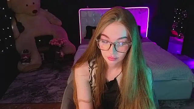 Snapshot of LissaCain chatting on 11/24/25, 11:21 LissaCain online show from 11/24/25, 11:21