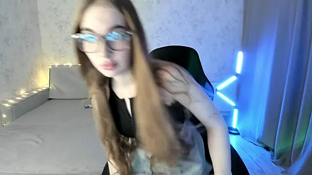 Snapshot of LissaCain chatting on 11/27/25, 02:13 LissaCain online show from 11/27/25, 02:13