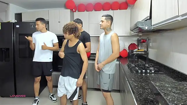 Snapshot of badguyss_bisex chatting on 09/23/25, 11:24 badguyss bisex online show from 09/23/25, 11:24