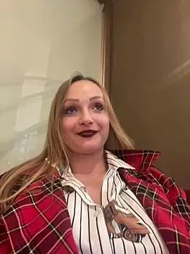 Snapshot of LadyTatiana_Madam chatting on 09/27/25, 04:45 LadyTatiana Madam online show from 09/27/25, 04:45