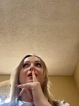 LadyTatiana Madam online show from 05/17/26, 02:57