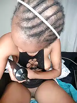 Snapshot of Bella_kiki chatting on 12/28/24, 01:39 Bella kiki online show from 12/28/24, 01:39