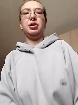 Isabella Geney online show from 12/17/25, 02:34