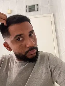 MiddlingAffluent online show from 04/14/26, 05:19