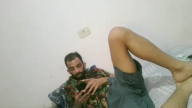 UncutToyBoy23cm online show from 10/18/25, 07:47