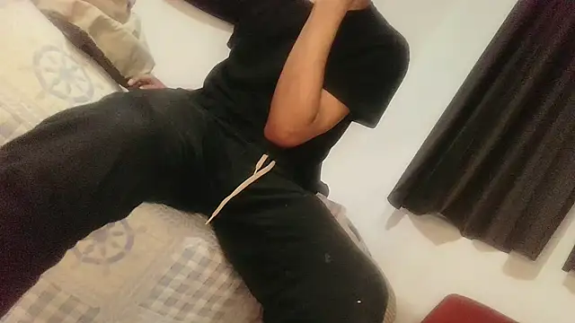 UncutToyBoy23cm online show from 11/11/25, 07:30