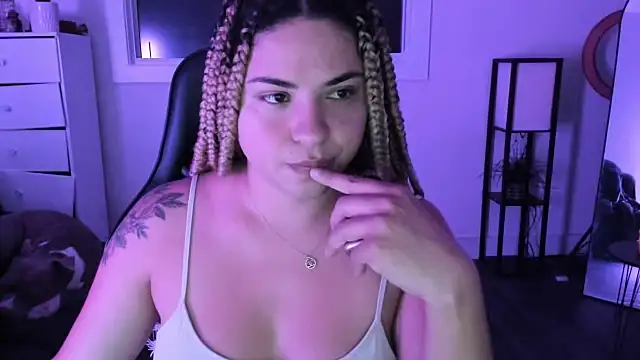 MelSaunders online show from 10/28/25, 04:05