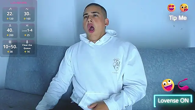 Latino Junge online show from 01/07/25, 11:48