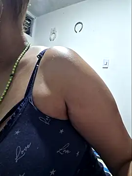 gatadeojosclaros online show from 02/14/26, 03:03