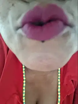 gatadeojosclaros online show from 03/23/26, 02:15