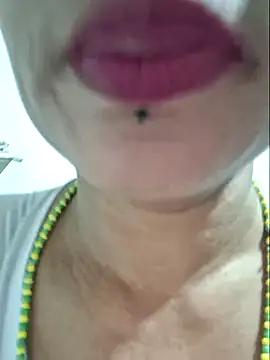 gatadeojosclaros online show from 04/06/26, 01:58