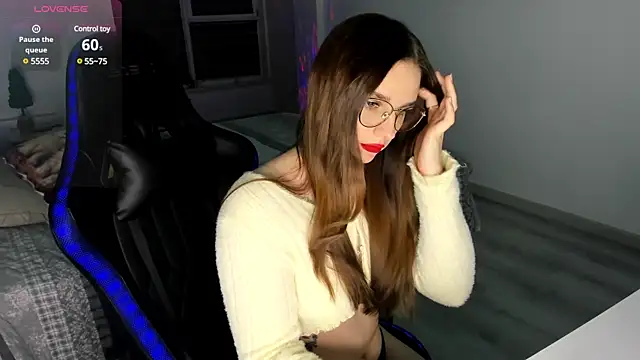 Snapshot of MCfly_11 chatting on 02/09/25, 01:33 MCfly 11 online show from 02/09/25, 01:33