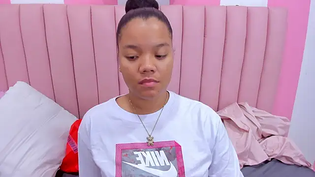 ISABELLA 020 online show from 03/10/25, 12:15