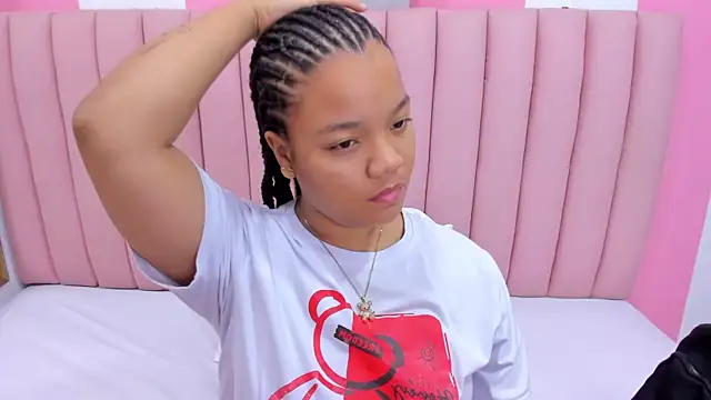 ISABELLA 020 online show from 03/18/25, 11:30