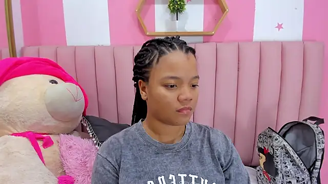 ISABELLA 020 online show from 10/14/25, 12:06