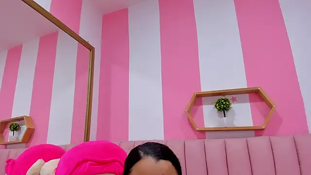 ISABELLA 020 online show from 10/28/25, 01:03