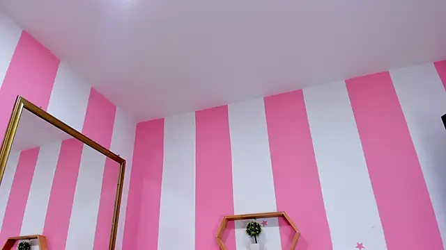 ISABELLA 020 online show from 10/31/25, 01:34