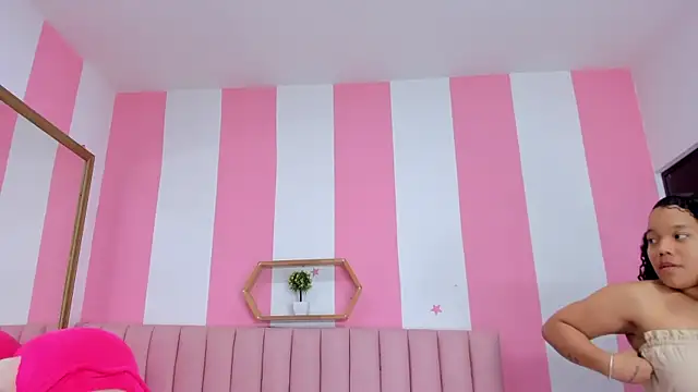 ISABELLA 020 online show from 04/15/26, 07:58