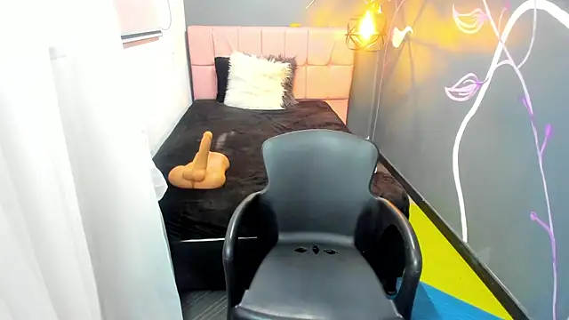 EmmaaEvans  online show from 12/04/24, 03:21