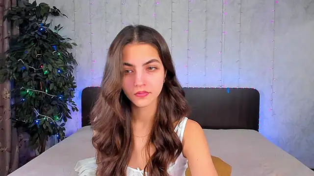 Milana Crystal  online show from 02/02/25, 08:02